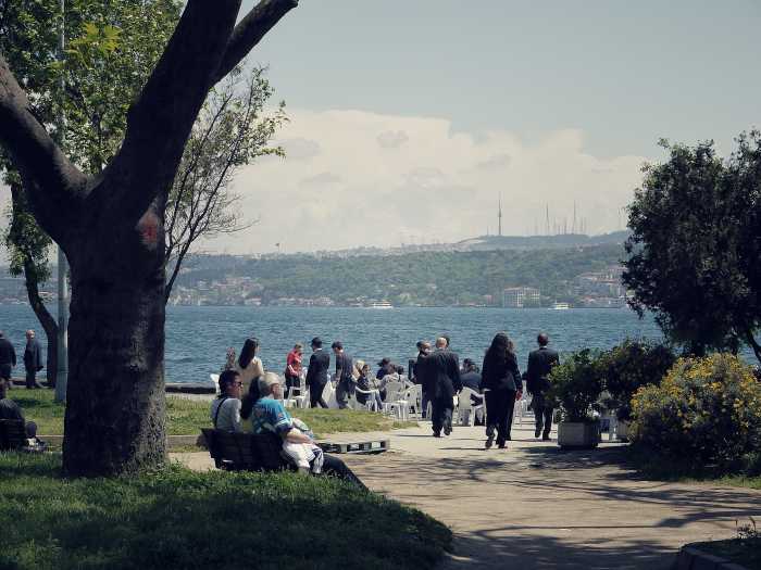 In Istanbul am Wasser