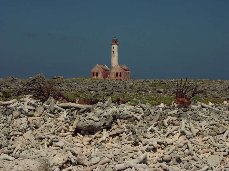 Verlassene Insel, verrotteter Leuchtturm